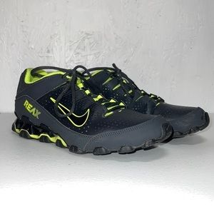 𝅺NIKE Reax 8 TR Black Volt Size 9 Shoes